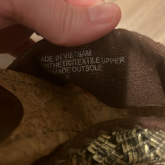 Barely worn adorable wedges, size 6 - Picture 2 of 3